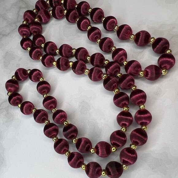 Ruby Red Silk Thread Wrapped Bead Gold Tone Vintage MCM Estate Necklace - Picture 9 of 10